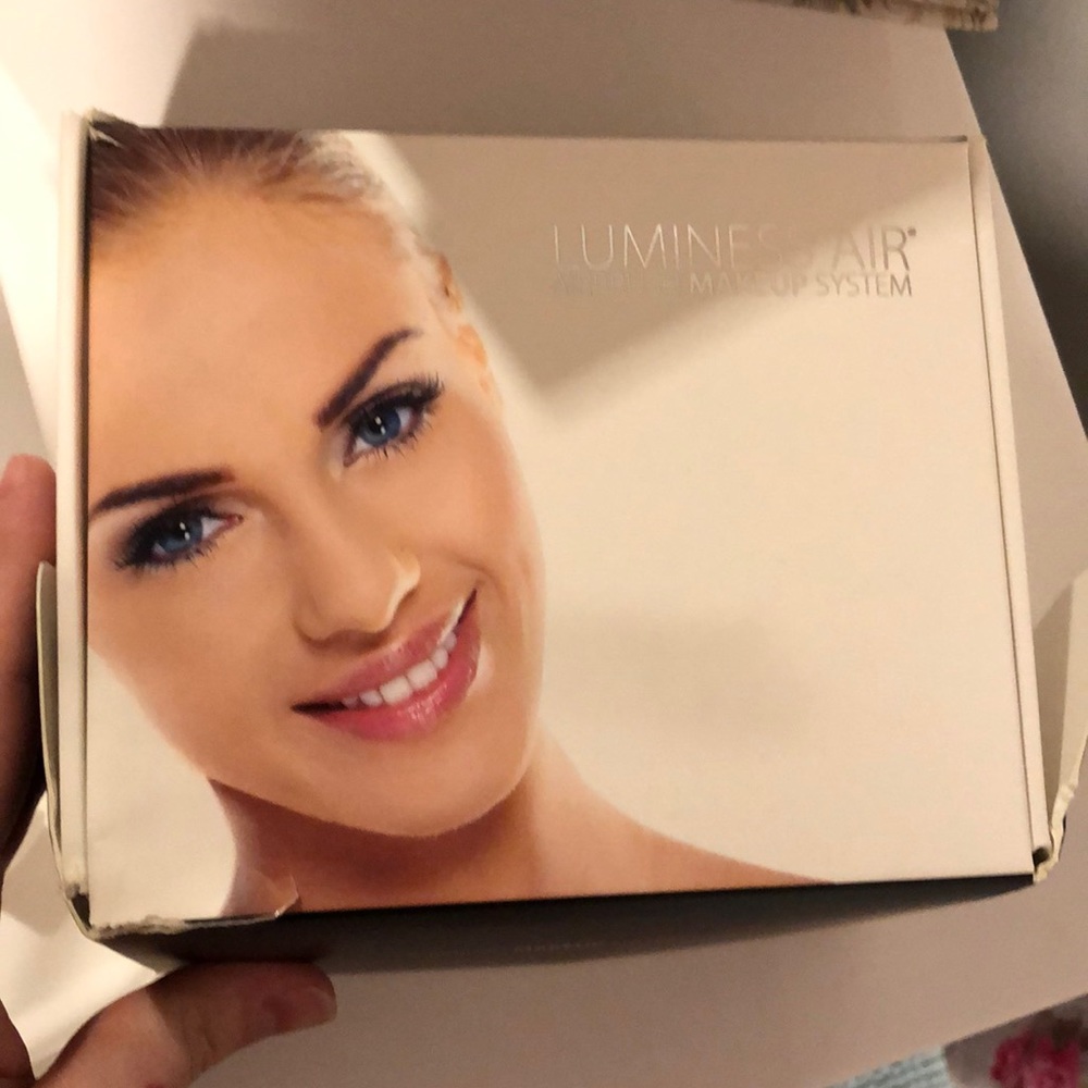Foundation airbrush makeup